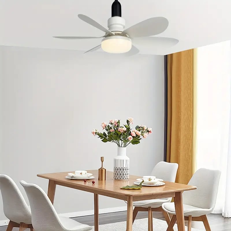 LysBreeze™ | Elegant lys og kølende luft i én smart loftlampe.